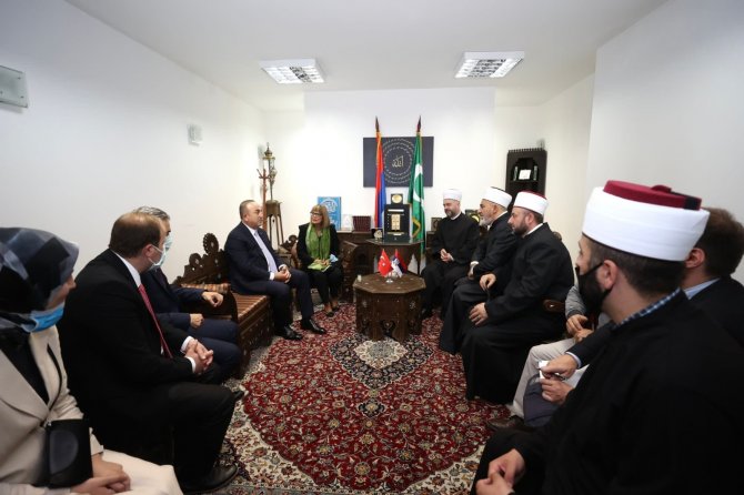 Dışişleri Bakanı Çavuşoğlu, Sırbistan’da Bayraklı Camii’ni Ziyaret Etti