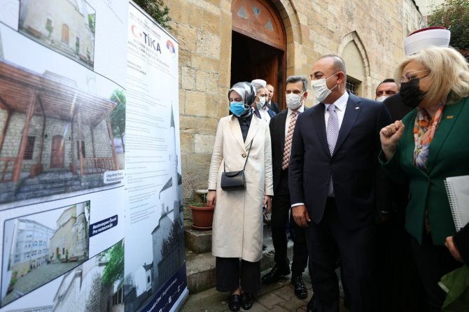 Dışişleri Bakanı Çavuşoğlu, Sırbistan’da Bayraklı Camii’ni Ziyaret Etti