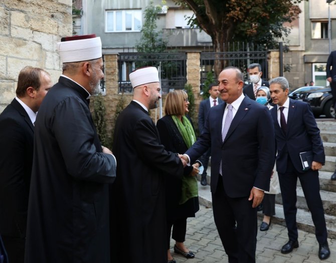 Dışişleri Bakanı Çavuşoğlu, Sırbistan’da Bayraklı Camii’ni Ziyaret Etti