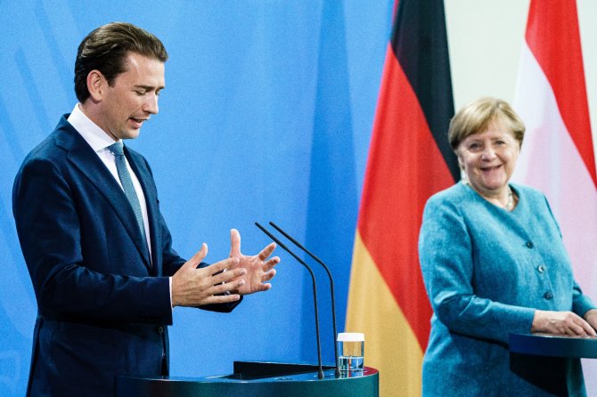 Merkel: “Afganistan’da Almanya’ya Tahliye Hakkına Sahip 10 Bin İla 40 Bin Afgan Bulunuyor”