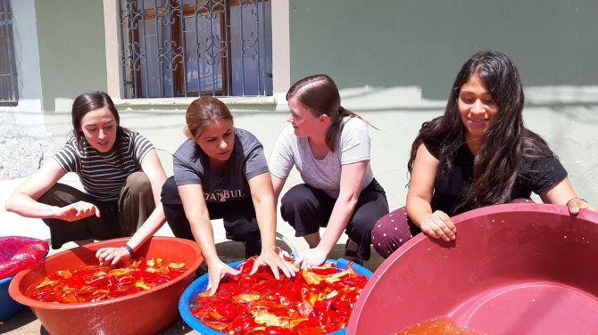 Abd’li Kızlar Adana’da Köy Hayatı Yaşadı