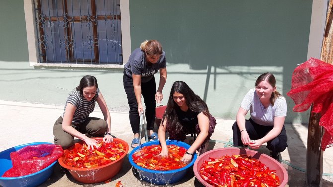 Abd’li Kızlar Adana’da Köy Hayatı Yaşadı