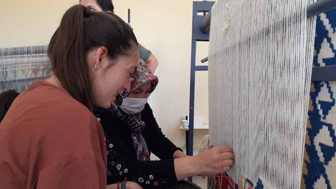 Abd’li Kızlar Adana’da Köy Hayatı Yaşadı