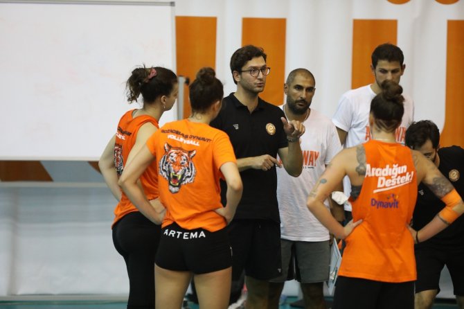 Eczacıbaşı Dynavit, Polonya’ya Gidiyor