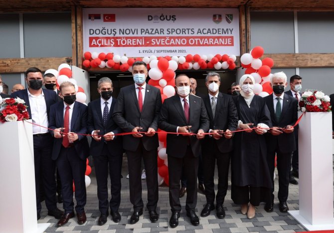 Dışişleri Bakanı Çavuşoğlu, Yeni Pazar Spor Akademisi’nin Açılışına Katıldı
