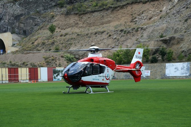 Ambulans Helikopter Gümüşhaneli Hasta İçin Stada İndi