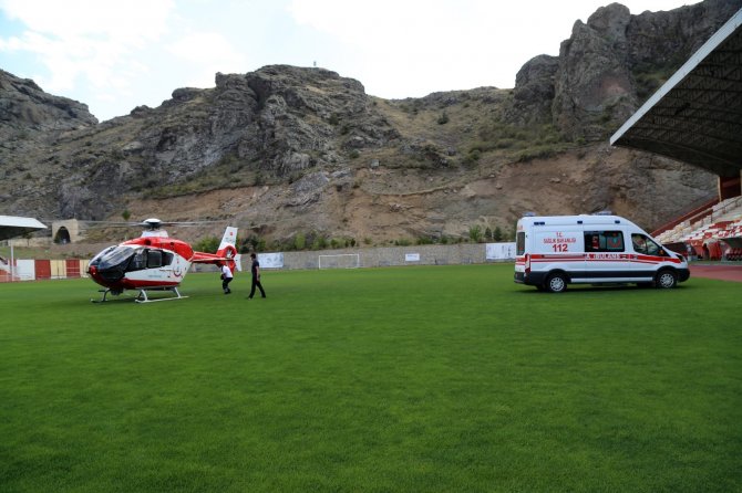 Ambulans Helikopter Gümüşhaneli Hasta İçin Stada İndi