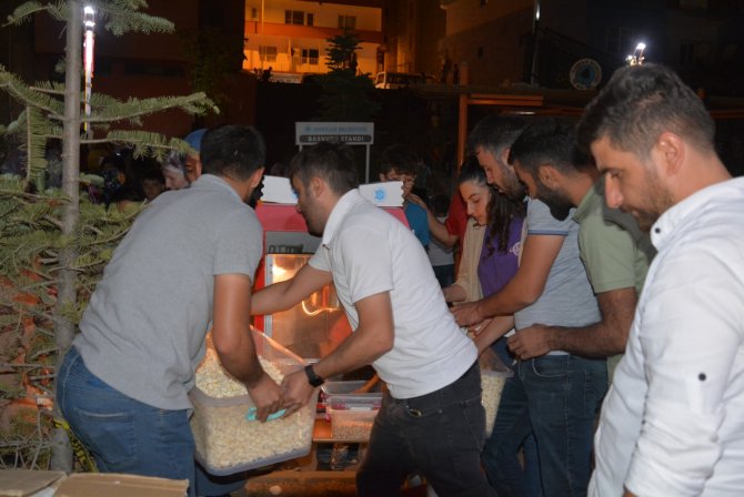Hakkari’de Açık Hava Sineme Günlerine Yoğun İlgi