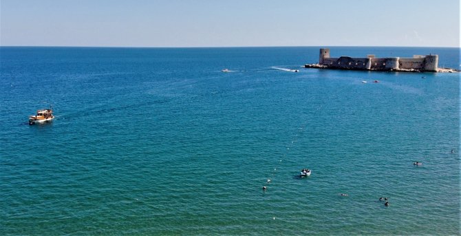 Turizmin Merkezi Kızkalesi’nde Pazar Yoğunluğu