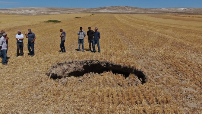 Ankara’da Ortaya Çıkan ‘Obruk’ Korkuttu