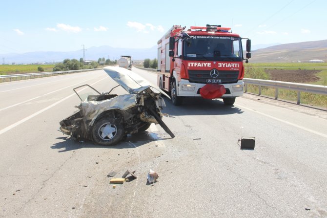 Erzurum’da Feci Kaza, Araç İkiye Bölündü:5 Yaralı