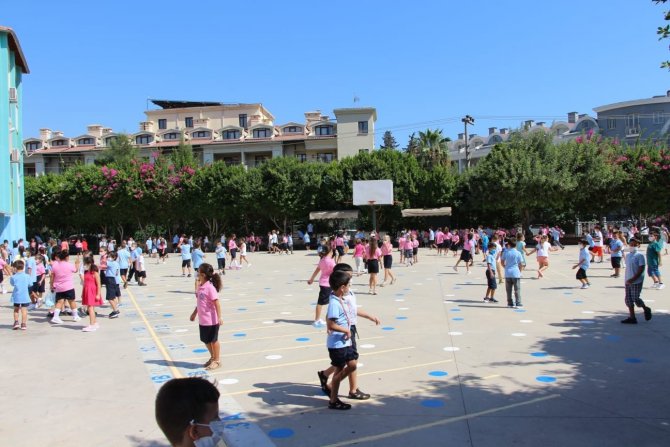 Marmaris’te Öğrenciler Okullarına, Öğretmenler Öğrencilerine Kavuştu