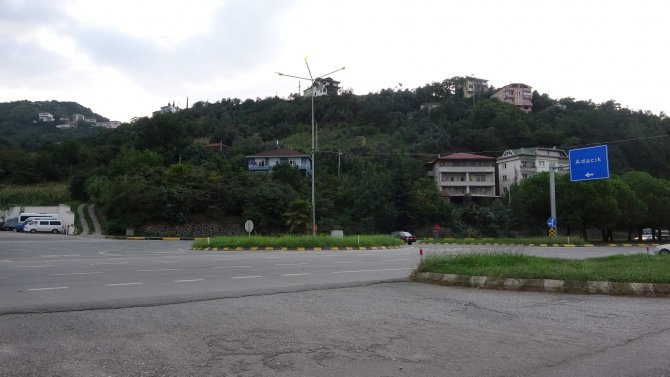 Bu Kavşak Kazalara Davetiye Çıkartıyor