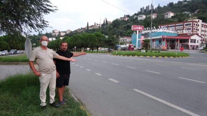 Bu Kavşak Kazalara Davetiye Çıkartıyor