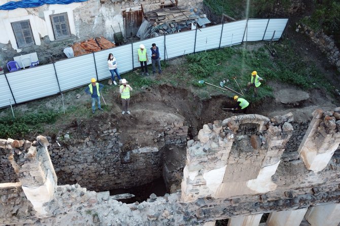 142 Yıllık Sarı Mektep’te Restorasyon Çalışmaları Devam Ediyor