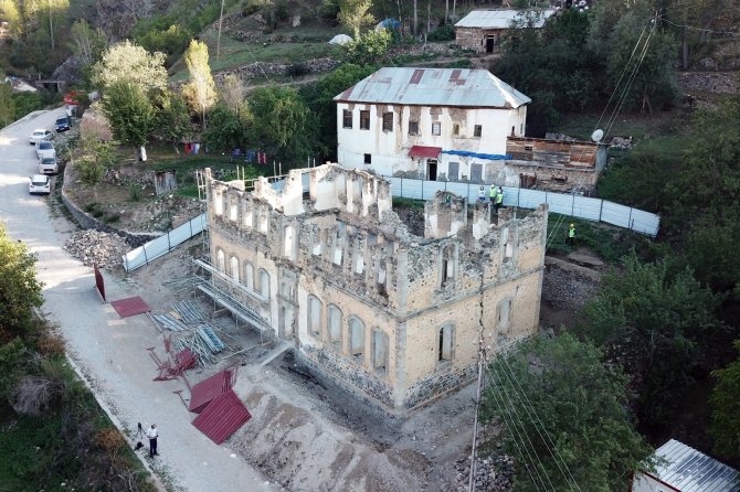 142 Yıllık Sarı Mektep’te Restorasyon Çalışmaları Devam Ediyor
