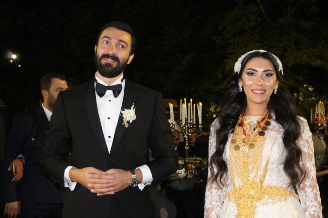 Bin 500 Kişilik Düğünde Yeni Evli Çifte 2 Milyon Lira Ve 4 Kilo Altın Takıldı