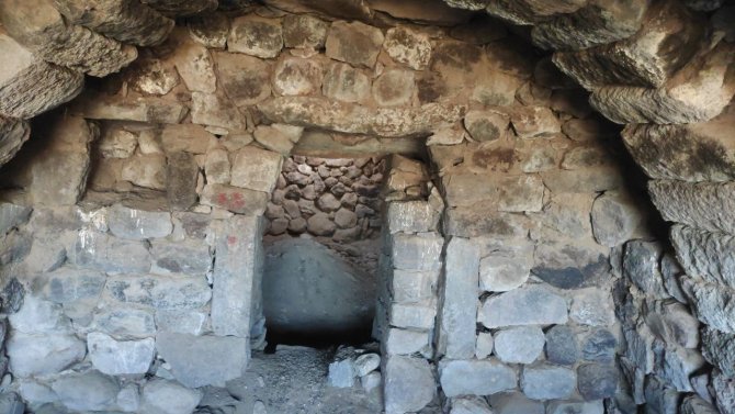Erciyes’teki Gizemli Tarihi Defineciler Talan Etti