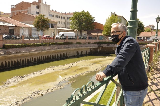 Porsuk Çayı’nda Sular Çekildi, Kirlilik Ortaya Çıktı