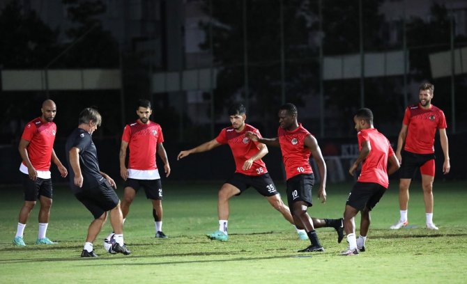 Bülent Korkmaz, Alanyaspor İle İlk Antrenmanına Çıktı
