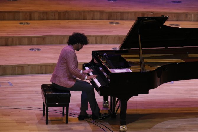 Fransız Piyanist Simon Ghraichy Ankaralı Sanatseverlerle Buluştu