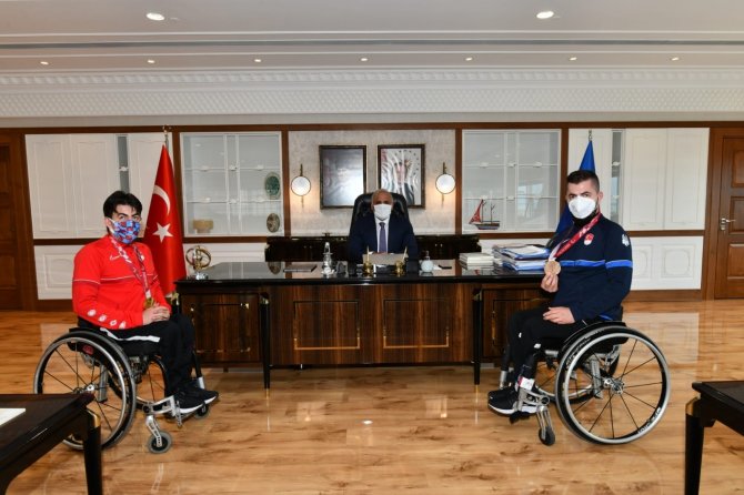 Başkan Zorluoğlu Şampiyon Kardeşleri Ağırladı