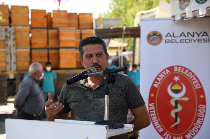 Yangında Kovanları Zarar Gören 23 Arıcıya Ücretsiz 350 Arı Kovanı Dağıtıldı