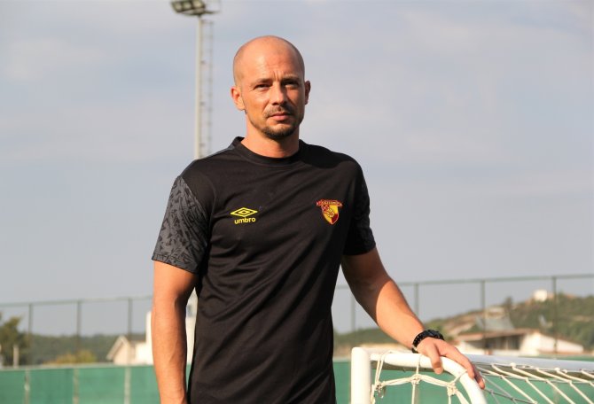 Göztepe’nin Yeni Teknik Direktörü Nestor El Maestro İlk Antrenmanına Çıktı