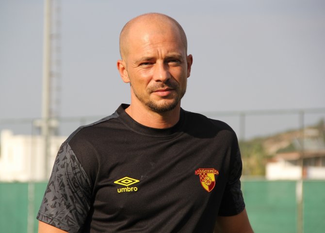 Göztepe’nin Yeni Teknik Direktörü Nestor El Maestro İlk Antrenmanına Çıktı