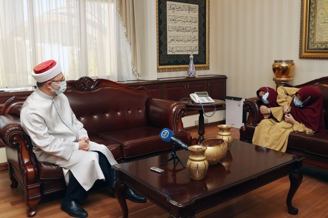 Diyanet İ̇şleri Başkanı Erbaş Siyam İkizleri İle Bir Araya Geldi