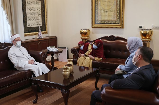 Diyanet İ̇şleri Başkanı Erbaş Siyam İkizleri İle Bir Araya Geldi