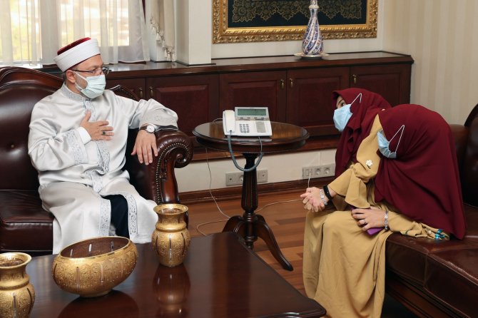 Diyanet İ̇şleri Başkanı Erbaş Siyam İkizleri İle Bir Araya Geldi