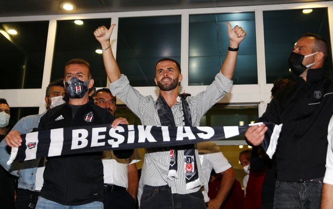Miralem Pjanic’e Taraftarlardan Coşkulu Karşılama