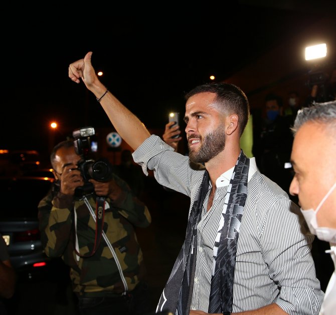 Miralem Pjanic’e Taraftarlardan Coşkulu Karşılama