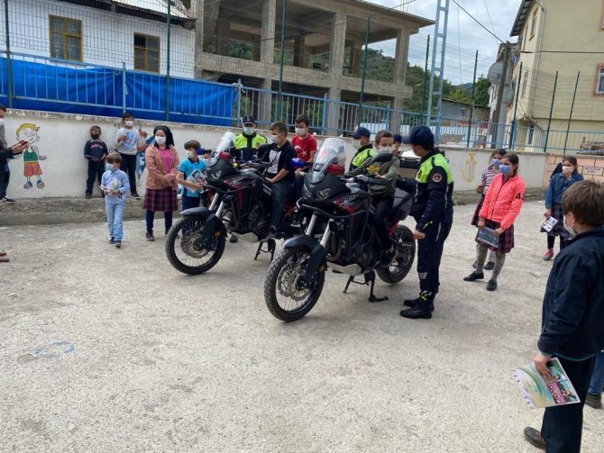 Jandarma Ekipleri, Öğrencilerle Buluştu