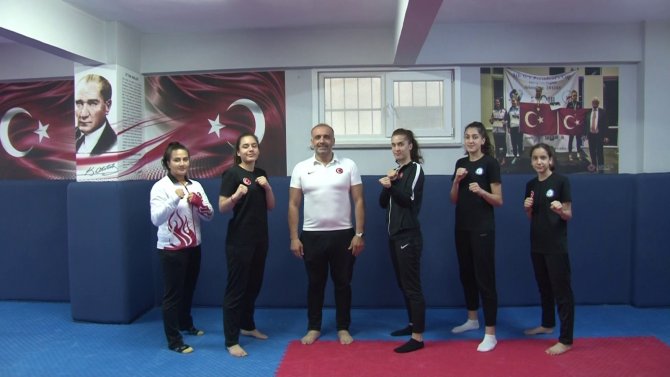 Babaanne İle Torunu Aynı Tekvando Turnuvasında Yer Aldı