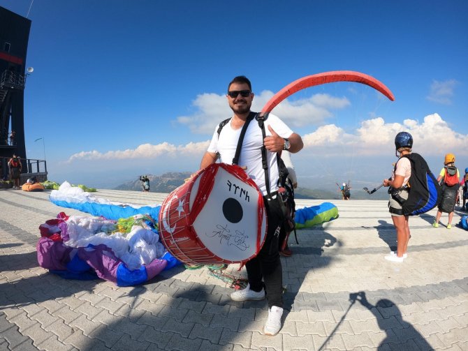 Bu Da Çılgın Davulcu: Havada, Karada Ve Denizin Altında Davul Çaldı