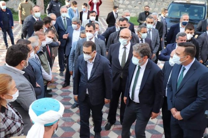 Bakan Dönmez Baba Ocağında