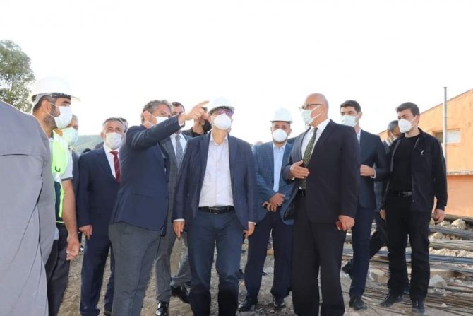 Bakan Dönmez Baba Ocağında