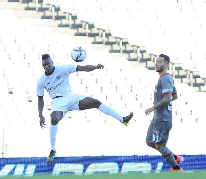 Süper Lig: Fatih Karagümrük: 2 - Adana Demirspor: 0 (İ̇lk Yarı)
