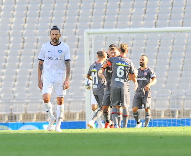 Süper Lig: Fatih Karagümrük: 2 - Adana Demirspor: 0 (İ̇lk Yarı)