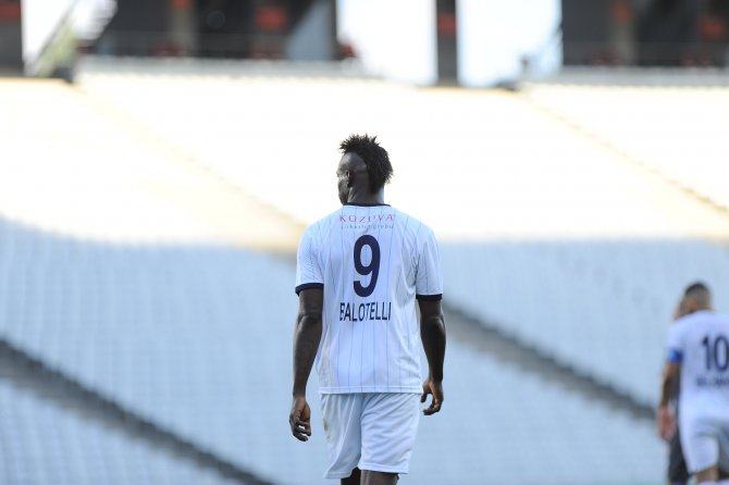 Süper Lig: Fatih Karagümrük: 2 - Adana Demirspor: 0 (İ̇lk Yarı)