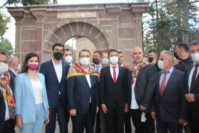Bakan Dönmez Ve Çavuşoğlu, Ertuğrul Gazi Türbesi’ni Ziyaret Etti