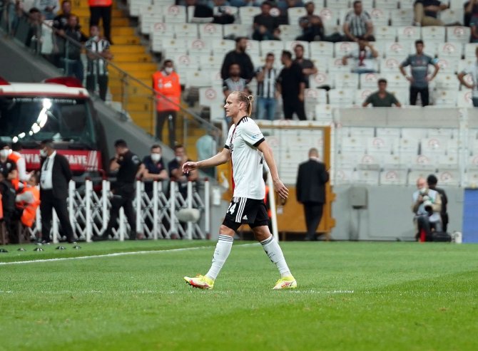 Süper Lig: Beşiktaş: 2 - Yeni Malatyaspor: 0 (İ̇lk Yarı)