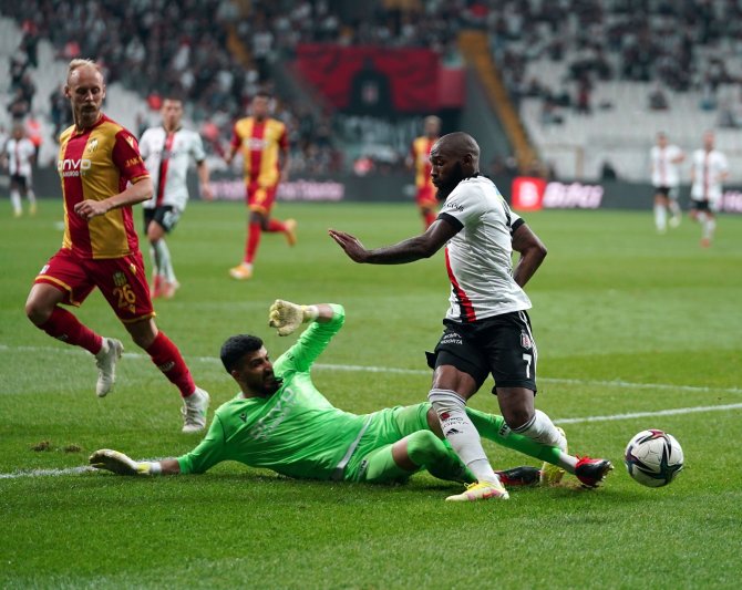 Süper Lig: Beşiktaş: 3 - Yeni Malatyaspor: 0 (Maç Sonucu)