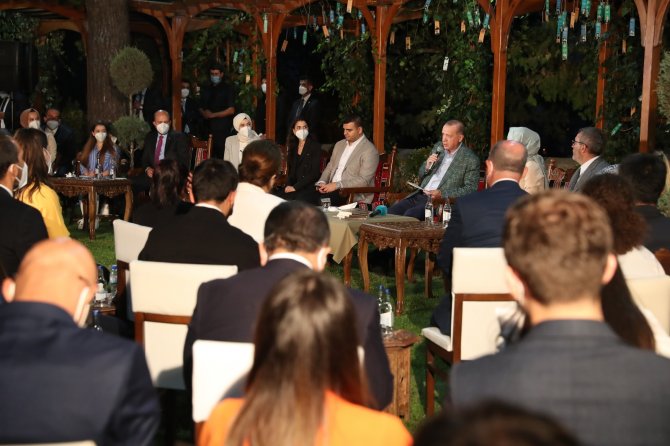 Cumhurbaşkanı Erdoğan Şiir Gecesinde Gençlerin Sorularını Yanıtladı