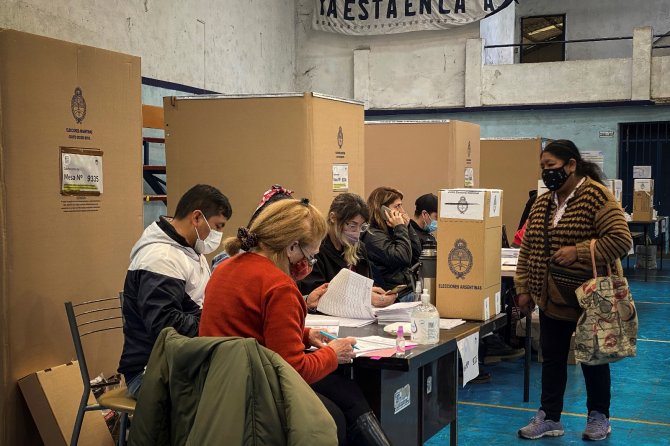 Arjantin’de Halk, Ön Seçimler İçin Sandık Başında