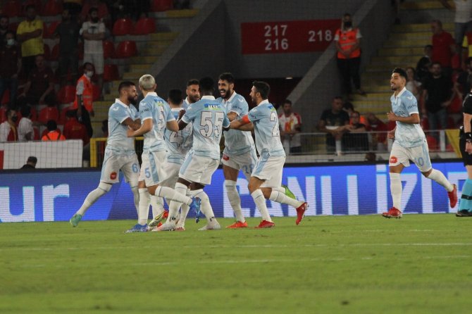 Süper Lig: Göztepe: 0 - Medipol Başakşehir: 1 (İ̇lk Yarı)