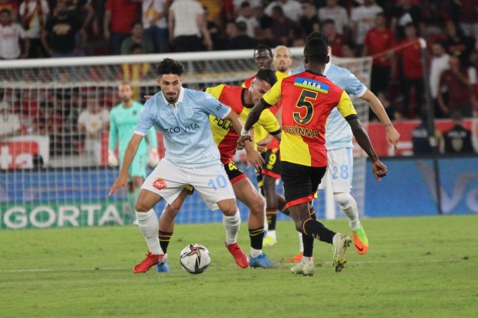 Süper Lig: Göztepe: 2 - Medipol Başakşehir: 1 (Maç Sonucu)