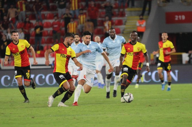 Süper Lig: Göztepe: 2 - Medipol Başakşehir: 1 (Maç Sonucu)